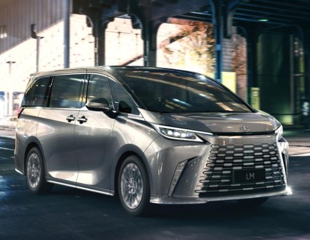 Der erste LM in Europa, mit dem Lexus ein neues Marktsegment für luxuriöse Vans mit Chauffeur erschliesst